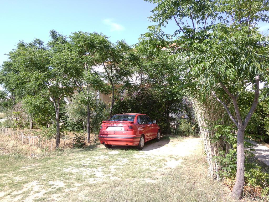 Apartments Kresimir Beauty With Shadow Trees And Parking Place 파그 객실 사진